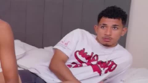 Aris Emma online show from November 2025 08:40:01 PM