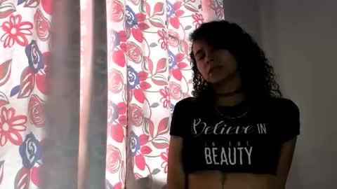 Snapshot of arisha_fox chatting on May 2026 09:34:01 PM Erik online show from May 2026 09:34:01 PM