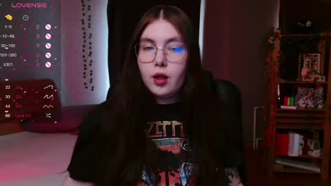 Snapshot of arizonaa_muse chatting on May 2026 11:39:01 AM Astrid online show from May 2026 11:39:01 AM