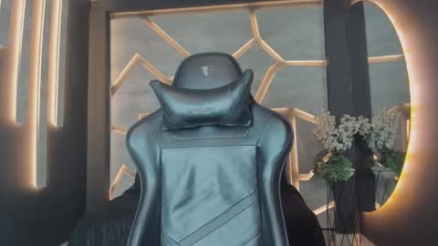 Arohom Lester online show from November 2025 10:48:02 AM