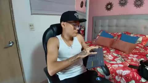Snapshot of aron_big_big chatting on October 2025 08:42:02 PM aron_big_big online show from October 2025 08:42:02 PM