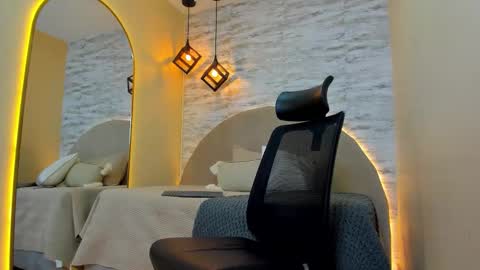 ARON BOLT online show from November 2025 01:48:01 AM