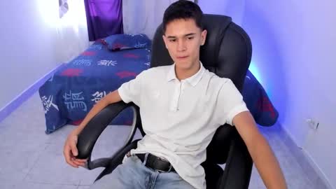 Aaron online show from October 2025 07:55:01 PM