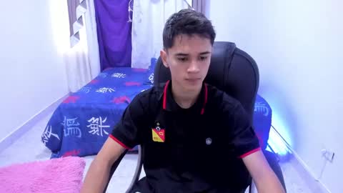 Aaron online show from October 2025 07:55:02 PM