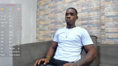 Snapshot of aron_clark chatting on May 2026 12:32:02 PM A R O N online show from May 2026 12:32:02 PM