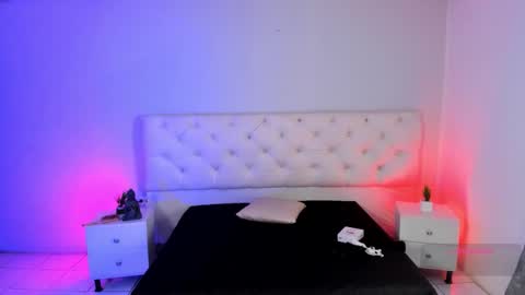 Aron cruz  online show from November 2025 01:45:02 PM