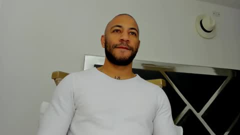 Snapshot of aron_fenixx chatting on September 2025 11:43:01 AM ILIA online show from September 2025 11:43:01 AM