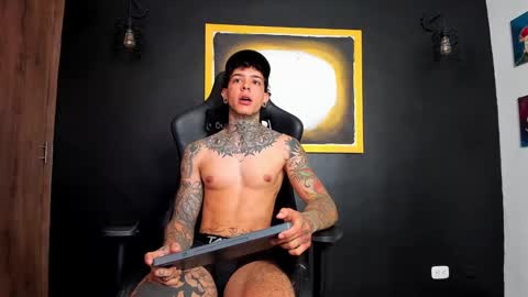 Snapshot of aron_ford chatting on December 2024 02:06:02 PM Aron ford online show from December 2024 02:06:02 PM