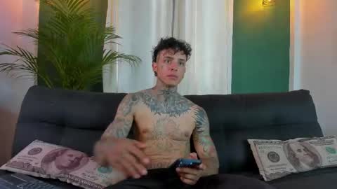 Snapshot of aron_ford chatting on April 2026 08:15:01 PM Aron ford online show from April 2026 08:15:01 PM