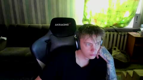 Snapshot of aron_neall chatting on October 2025 06:33:01 AM biggest penis online show from October 2025 06:33:01 AM