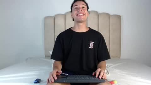 Snapshot of aroncooper1 chatting on November 2025 03:16:02 AM aron cooper online show from November 2025 03:16:02 AM