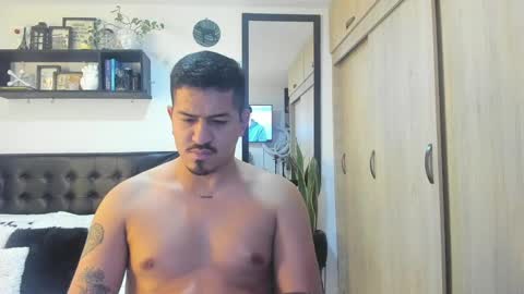 Snapshot of aronwilliams69 chatting on February 2025 11:06:01 PM ARON Independent model online show from February 2025 11:06:01 PM