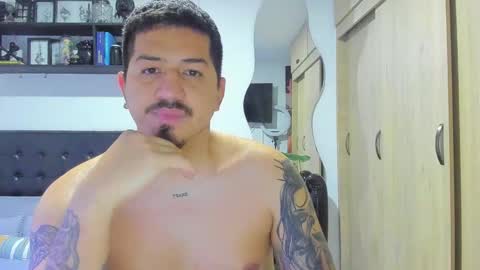 Snapshot of aronwilliams69 chatting on October 2025 12:32:02 AM ARON Independent model online show from October 2025 12:32:02 AM