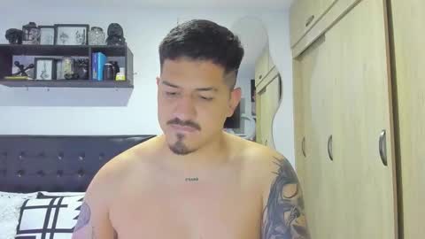 Snapshot of aronwilliams69 chatting on November 2025 10:52:01 PM ARON Independent model online show from November 2025 10:52:01 PM