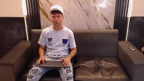 Aroon   online show from March 2026 04:16:02 AM