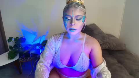 Snapshot of art_fer chatting on December 2024 07:01:01 PM Fernanda online show from December 2024 07:01:01 PM
