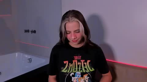 artemisablake online show from December 2024 08:57:02 PM