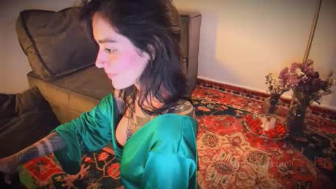 Linda  independent model artgeea online show from December 2025 02:05:02 AM