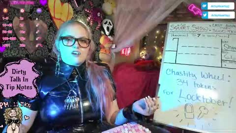 ArtsyHeartsyy online show from October 2025 02:09:01 AM