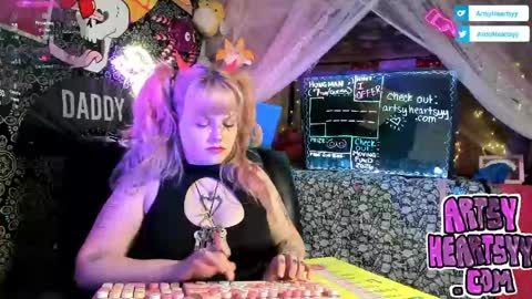 ArtsyHeartsyy online show from April 2026 01:19:02 AM