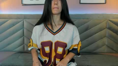 ARY THOMPSON online show from April 2026 12:14:01 PM