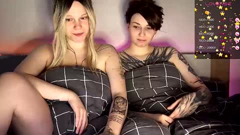 Arya brunett and Cassie blond online show from January 2025 12:18:01 PM