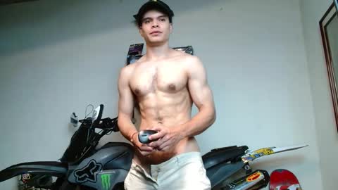 ash_wingrant online show from November 2025 01:31:01 AM