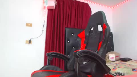 ashelyhots9inches online show from November 2025 04:09:01 PM