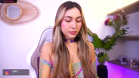 Snapshot of ashley2004_ chatting on October 2025 05:13:02 PM Nay online show from October 2025 05:13:02 PM