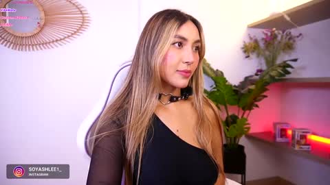 Snapshot of ashley2004_ chatting on October 2025 12:22:01 AM Nay online show from October 2025 12:22:01 AM