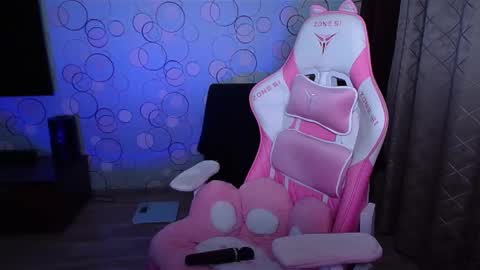   Yasmina   online show from October 2025 02:35:01 AM