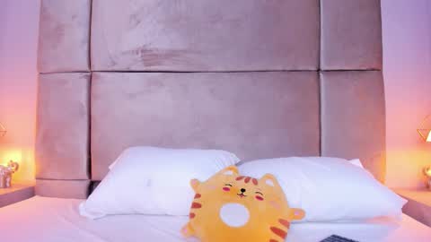 ash  online show from September 2025 08:09:02 PM