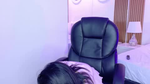 Ashley  online show from October 2025 04:52:01 PM