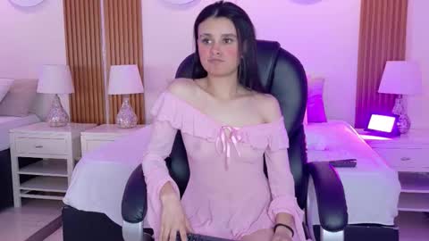 Ashley  online show from November 2025 05:18:02 AM