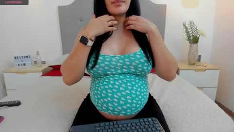 Snapshot of ashleyknightt chatting on December 2024 06:50:01 PM Ashley knight online show from December 2024 06:50:01 PM