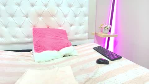 ashleyrobert_ online show from December 2025 04:36:02 PM