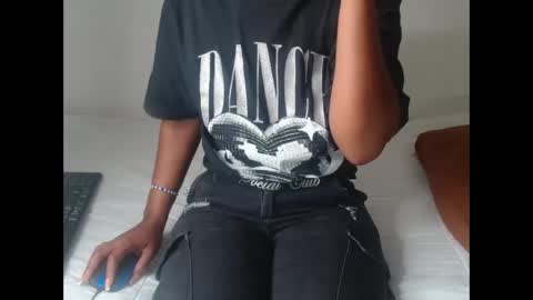 ashleyt255 online show from October 2025 01:12:01 PM