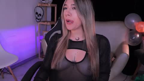 Snapshot of ashleyvalirya chatting on October 2025 04:16:01 AM Ashley Lauren online show from October 2025 04:16:01 AM