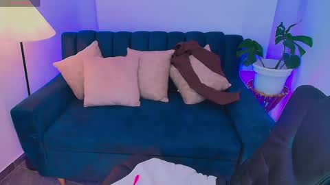 Ashleyy18   online show from April 2026 01:08:01 AM