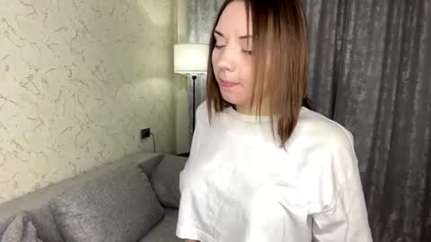 Lily online show from April 2026 02:33:01 PM