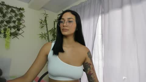 Camila online show from October 2025 05:53:01 PM