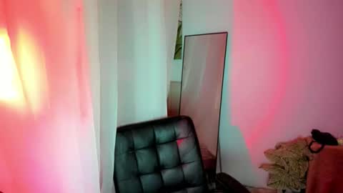 Hien online show from April 2026 12:19:01 AM