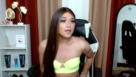 Michelle  Dont forget to follow me online show from December 2024 12:23:01 PM