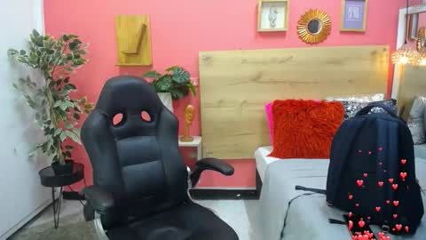 Snapshot of aslyhernandez chatting on May 2026 10:01:02 AM ASLY online show from May 2026 10:01:02 AM