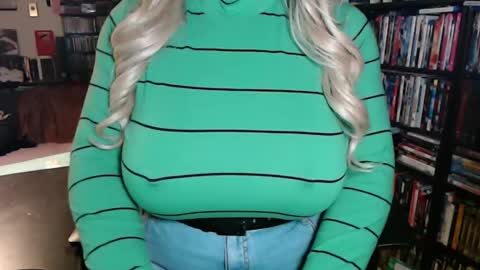 Aspen Vale online show from October 2025 11:17:02 PM