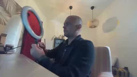 assassinforu online show from November 2025 10:37:02 AM