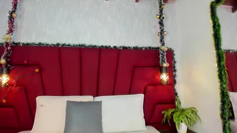 instagramsoofiaa giraldo online show from December 2025 06:48:01 PM