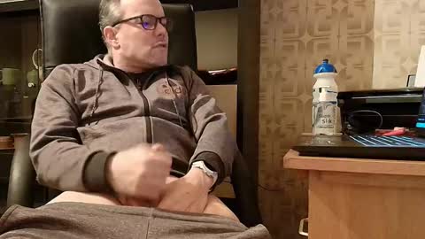 asterion51 online show from January 2026 07:04:02 PM