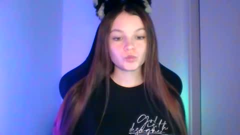 astradream_ online show from October 2025 05:31:01 PM