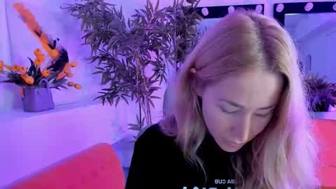 astramonroe online show from September 2025 05:20:01 AM